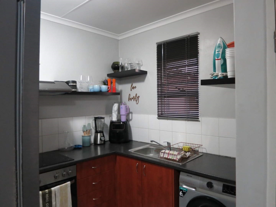 To Let 2 Bedroom Property for Rent in Electric City Western Cape